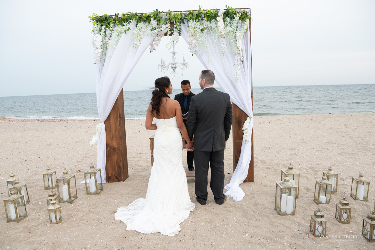 Beach Wedding Bridgeport, CT
Wedding photographer
Vanessa Trettel Photography
wedding dress