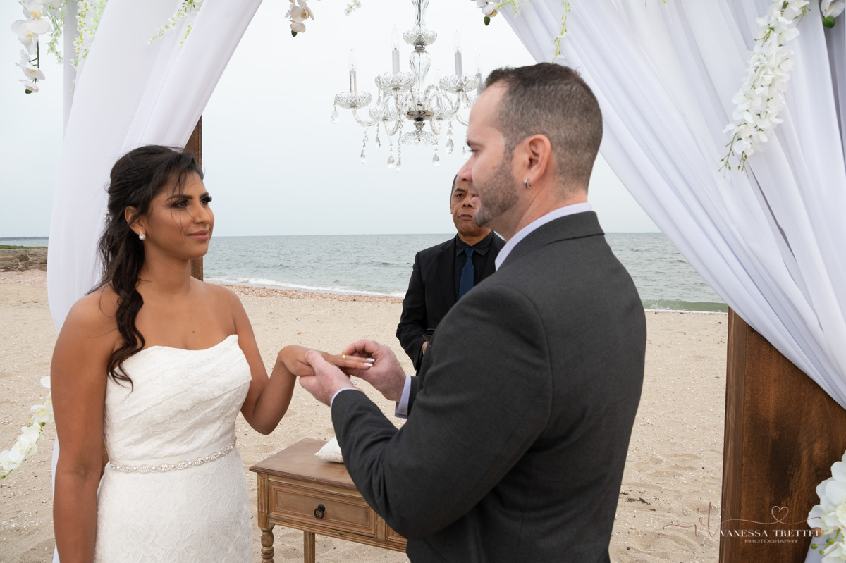 Beach Wedding Bridgeport, CT
Wedding photographer
Vanessa Trettel Photography
wedding dress