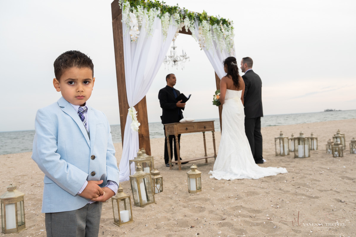 Beach Wedding Bridgeport, CT
Wedding photographer
Vanessa Trettel Photography
wedding dress