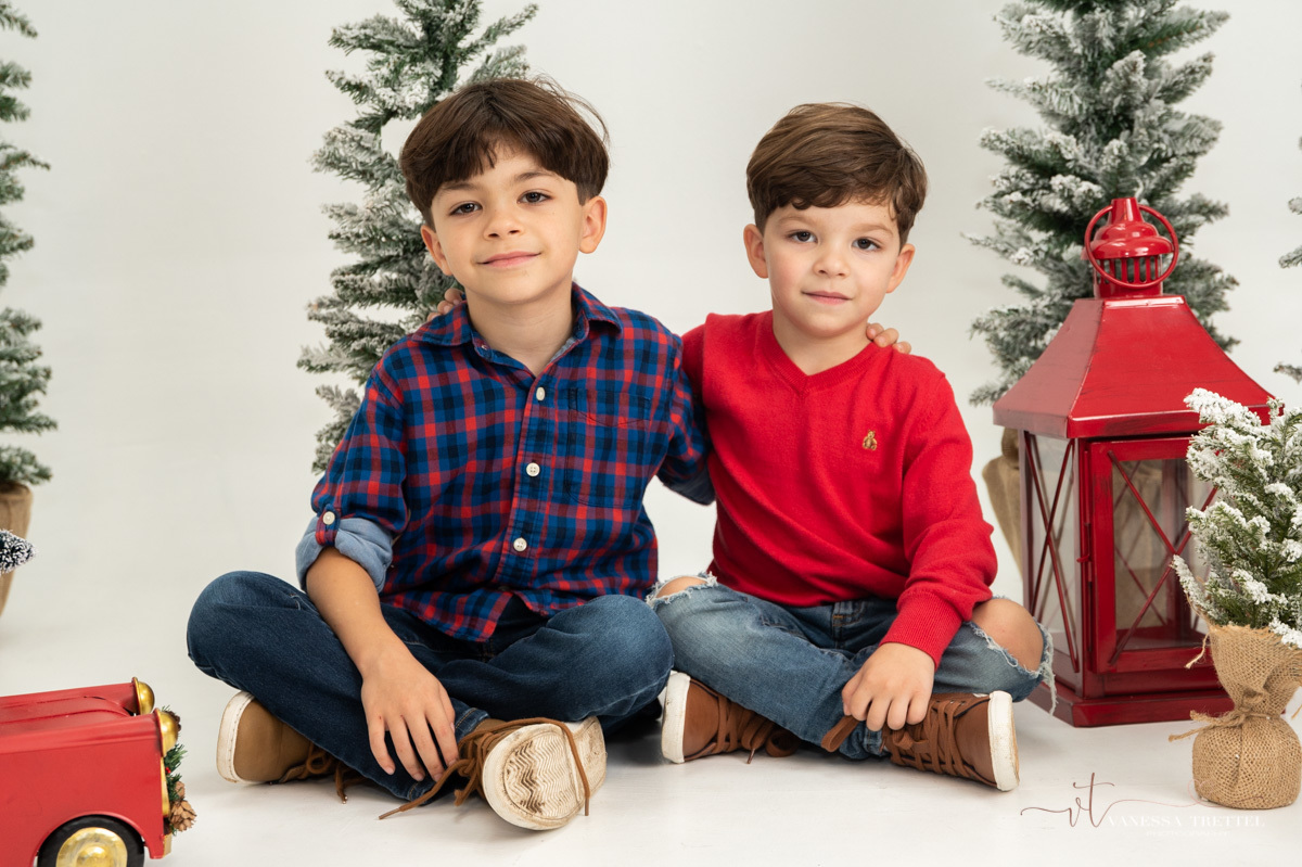 Christmas Studio photography
couple photo
family Christmas photo
Ansonia  CT
Vanessa Trettel Photography