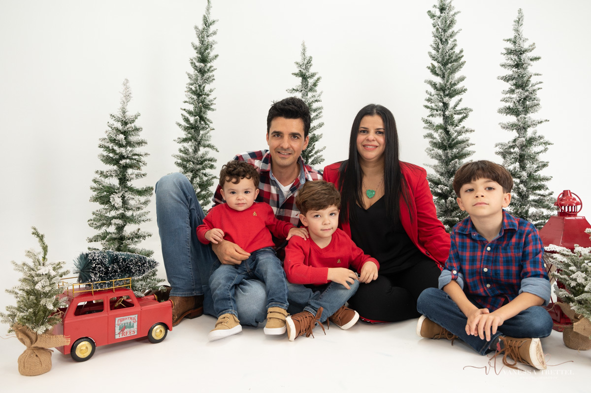Christmas Studio photography
couple photo
family Christmas photo
Ansonia  CT
Vanessa Trettel Photography
