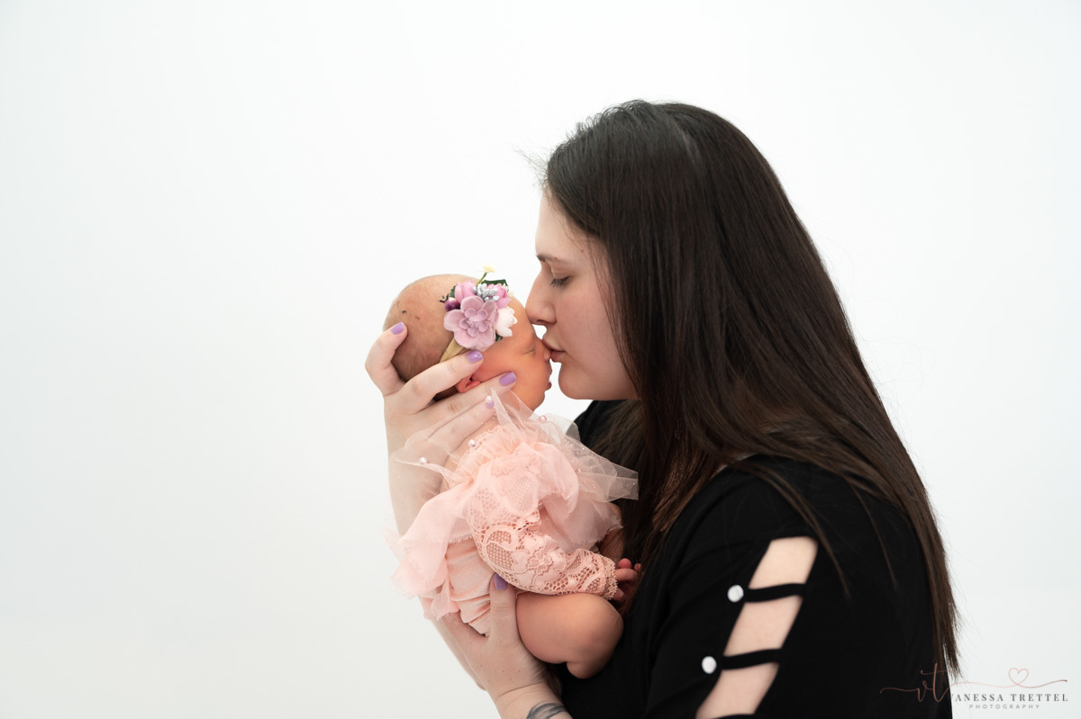newborn photography
mom newborn photos
lilas background girl 
Vanessa Trettel Photography
Ansonia, CT