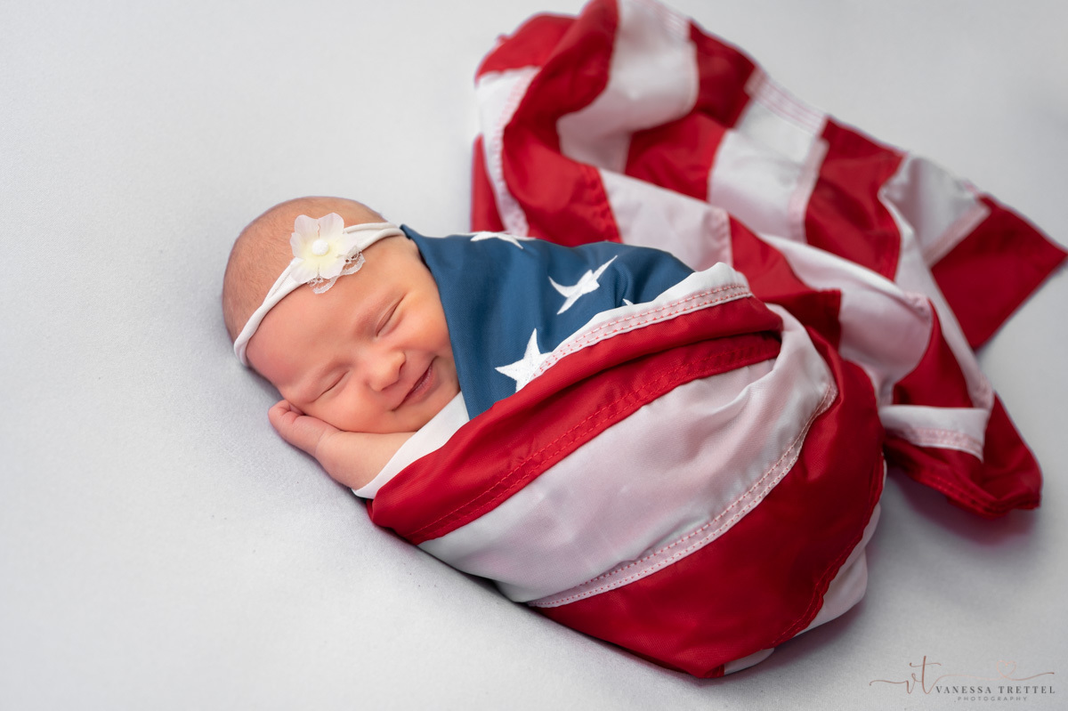 newborn photo
amercican flag
lilas background girl 
Vanessa Trettel Photography
Ansonia, CT