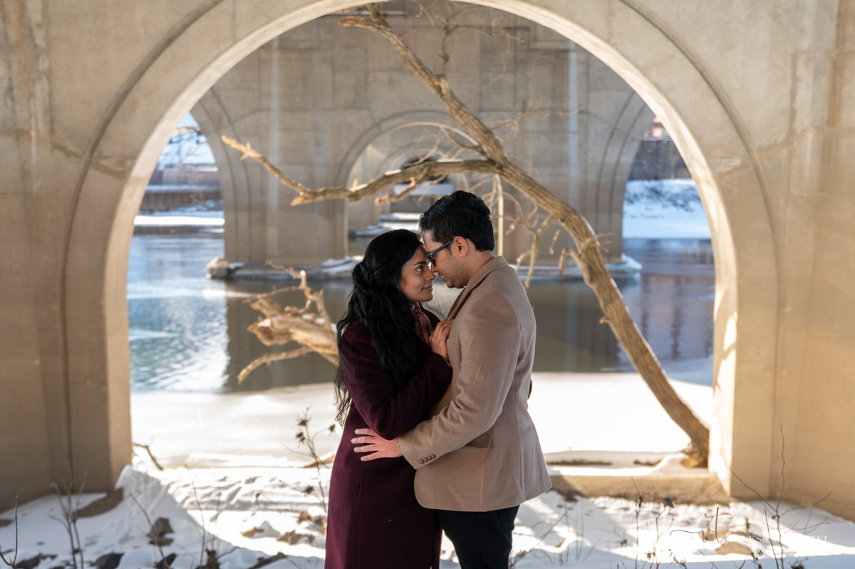 engagement photos in the snow
River Park in Hartford, CT
couple play in the snow
Vanessa Trettel Photography