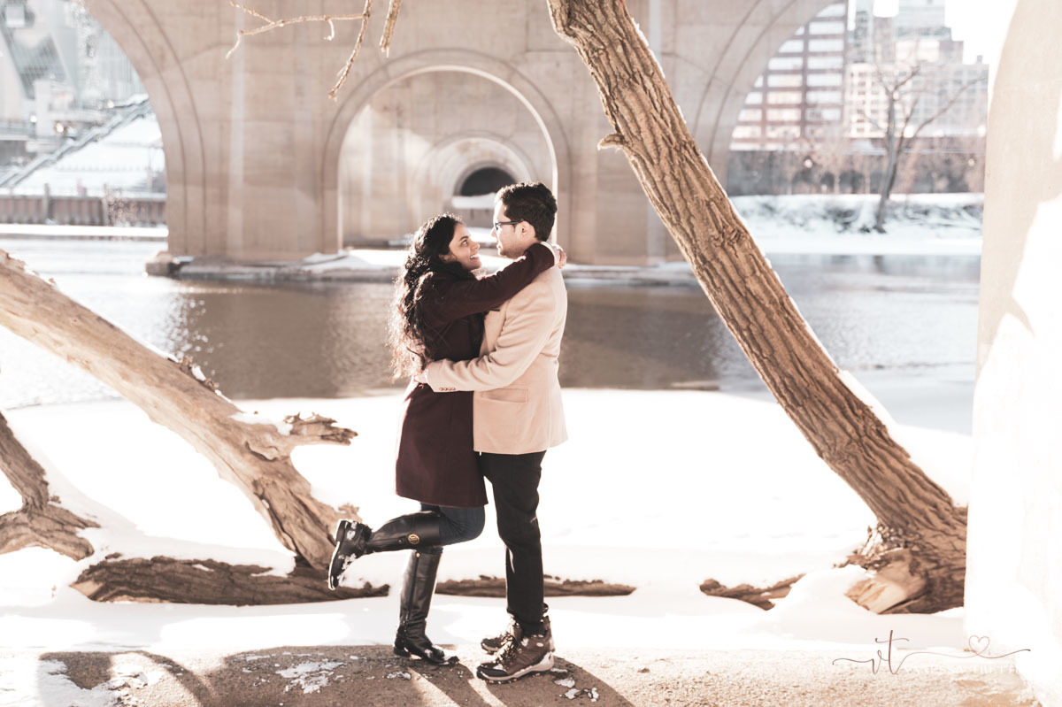 engagement photos in the snow
River Park in Hartford, CT
couple play in the snow
Vanessa Trettel Photography