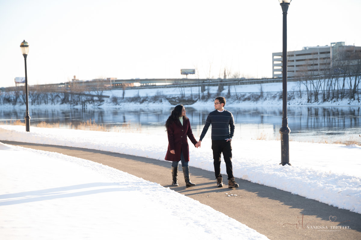 engagement photos in the snow
River Park in Hartford, CT
couple play in the snow
Vanessa Trettel Photography