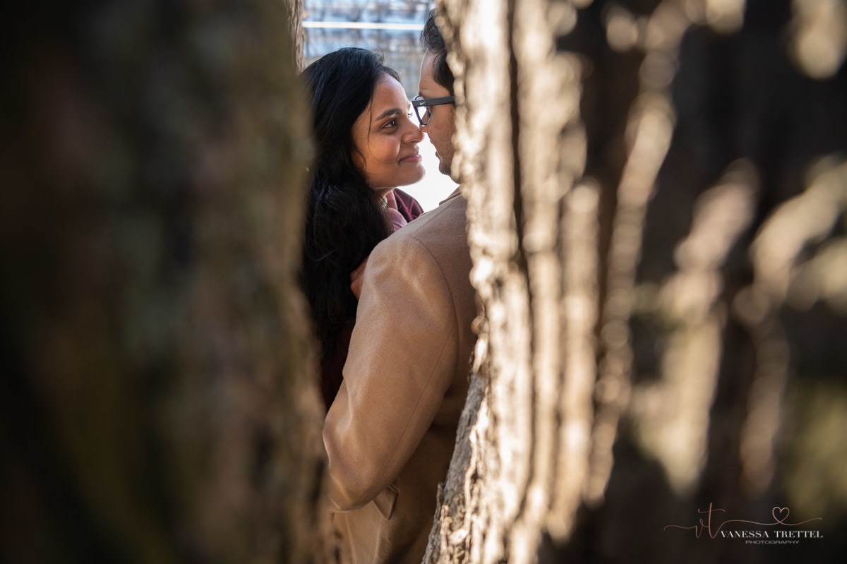 engagement photos in the snow
River Park in Hartford, CT
couple kiss behind the tree
Vanessa Trettel Photography