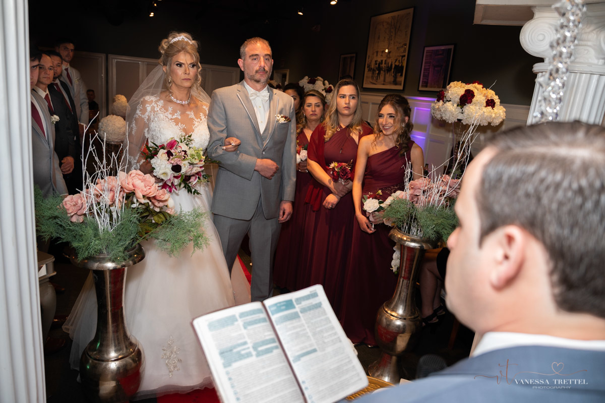 Wedding photographer in CT
wedding in the restaurant
wedding dress
civil wedding
Bridesmaids with red dress
Vanessa Trettel Photography