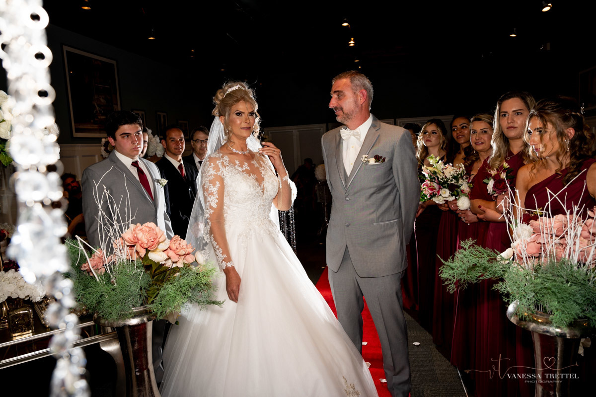 Wedding photographer in CT
wedding in the restaurant
wedding dress
civil wedding
Bridesmaids with red dress
Vanessa Trettel Photography