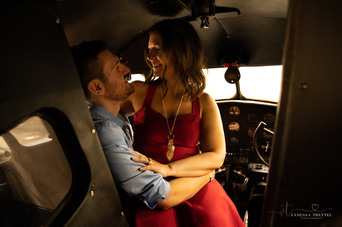 airplane engagement photo
New England Air Museum
engagement photographer
engagement photography airplane
Vanessa Trettel Photography