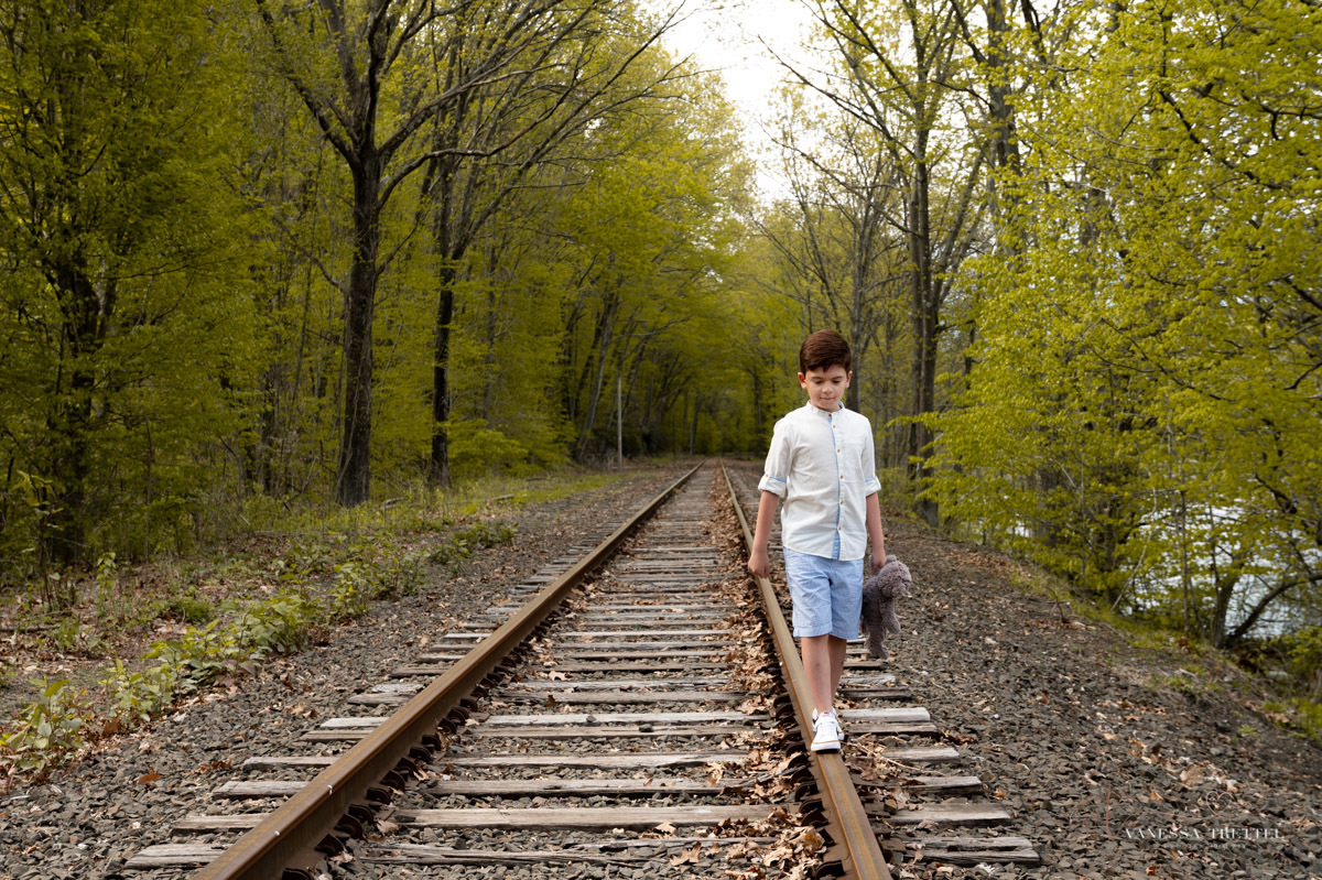 kids photos
family photographer
brother walk in the train trail with bear
Vanessa Trettel Photography