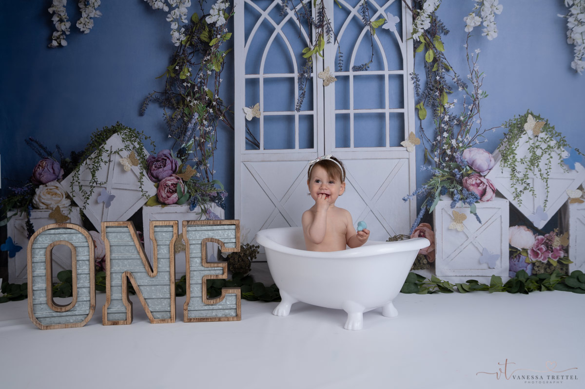 girl smash cake photos
smash cake photographer
one year photos
kids photographer
child photography
cake smash photography
1st birthday photoshoot
Vanessa Trettel Photography
princess smash cake