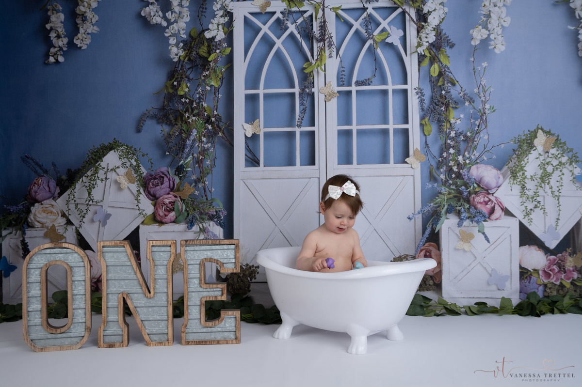 girl smash cake photos
smash cake photographer
one year photos
kids photographer
child photography
cake smash photography
1st birthday photoshoot
Vanessa Trettel Photography
princess smash cake