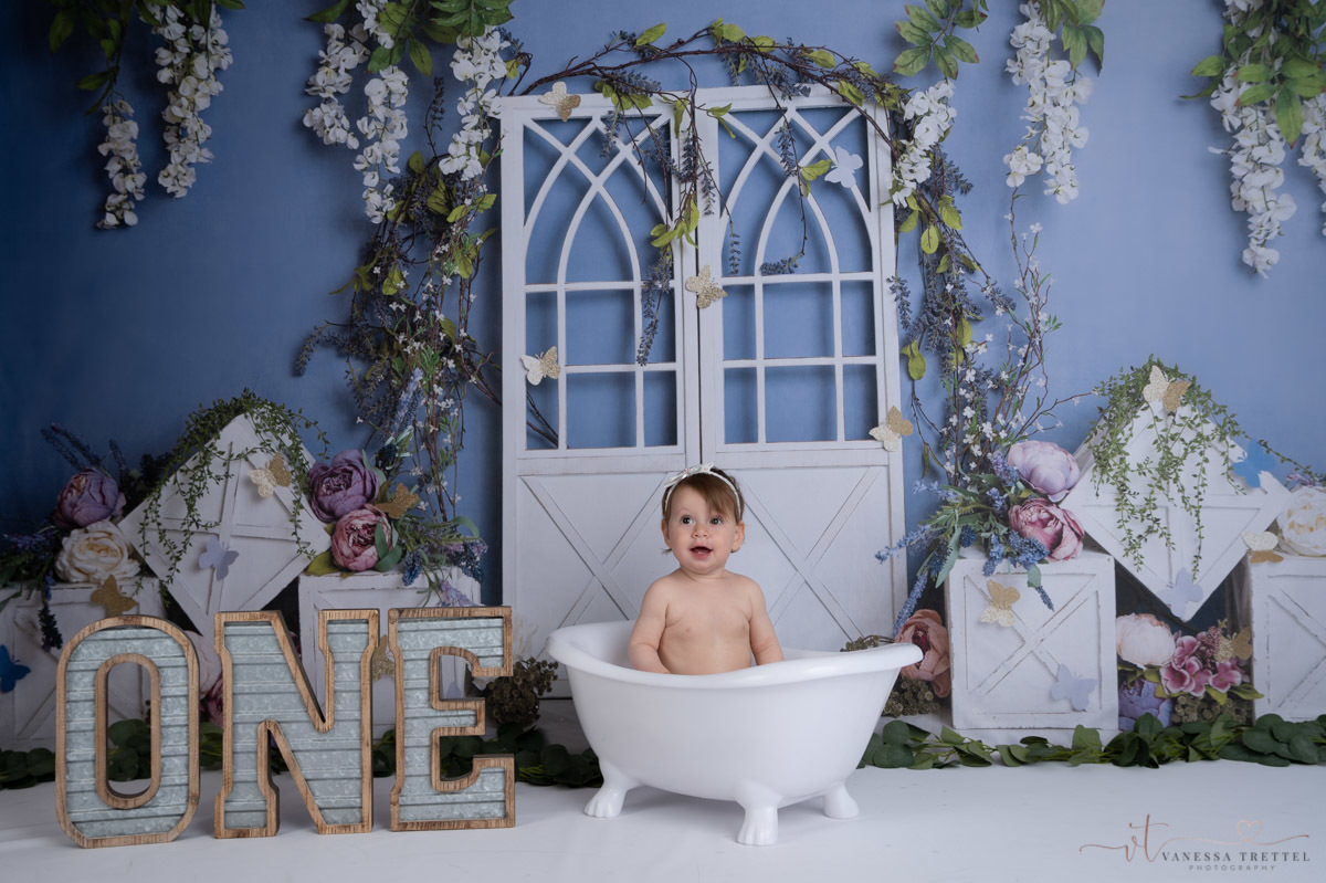 girl smash cake photos
smash cake photographer
one year photos
kids photographer
child photography
cake smash photography
1st birthday photoshoot
Vanessa Trettel Photography
princess smash cake