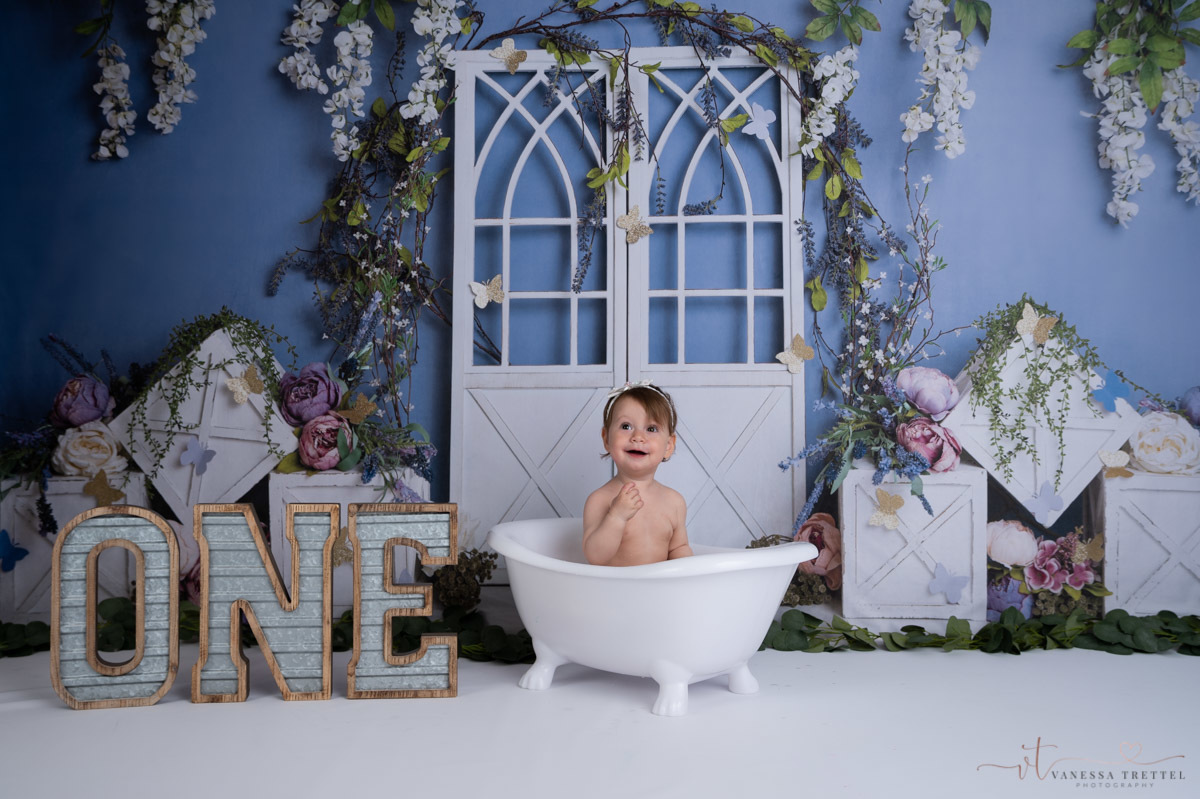 girl smash cake photos
smash cake photographer
one year photos
kids photographer
child photography
cake smash photography
1st birthday photoshoot
Vanessa Trettel Photography
princess smash cake