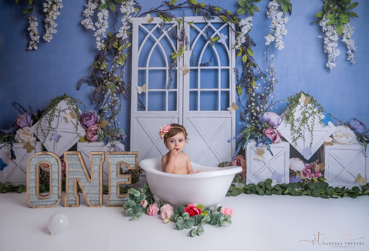 first year photographer
cake smash photography
Girl 1st birthday in the studio
Vanessa Trettel Photography
baby photographer in CT