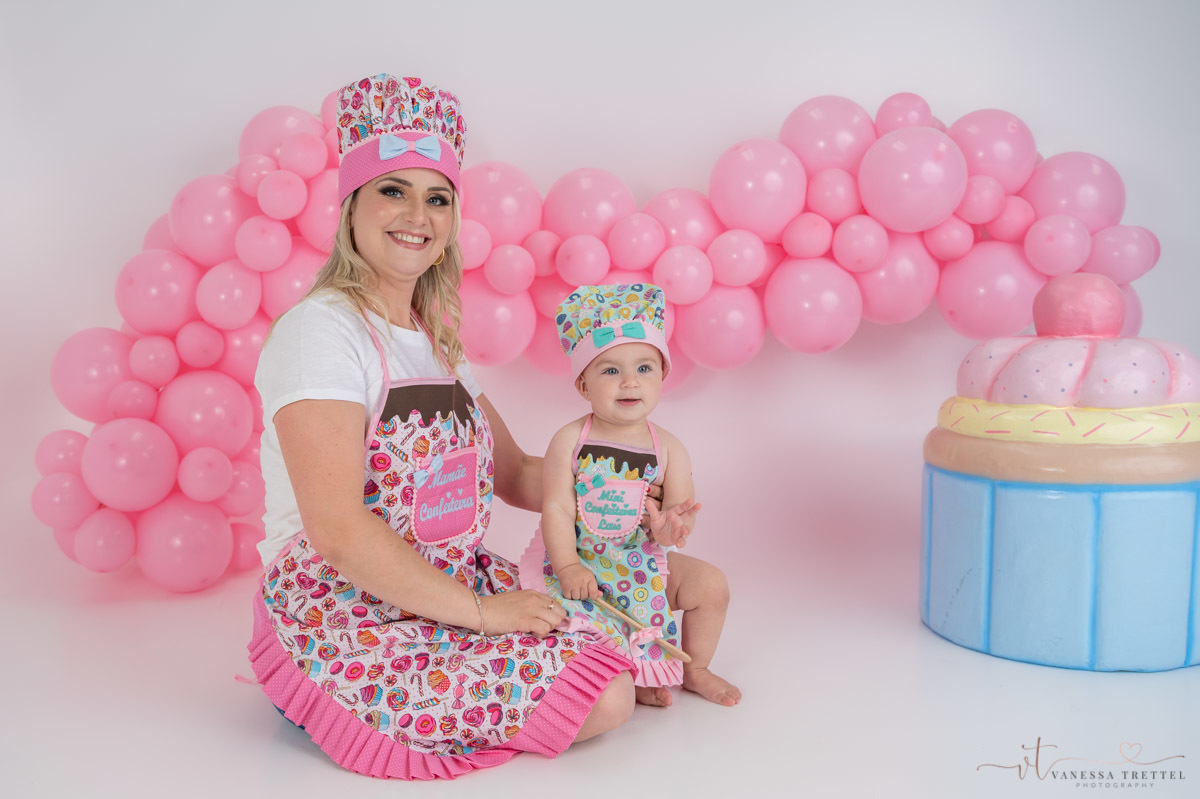 first year photographer
cake smash photography
Girl 1st birthday in the studio
smash cake butterfly decor idea
Vanessa Trettel Photography
pink balloon garland
candy one year decor
baby photographer in CT