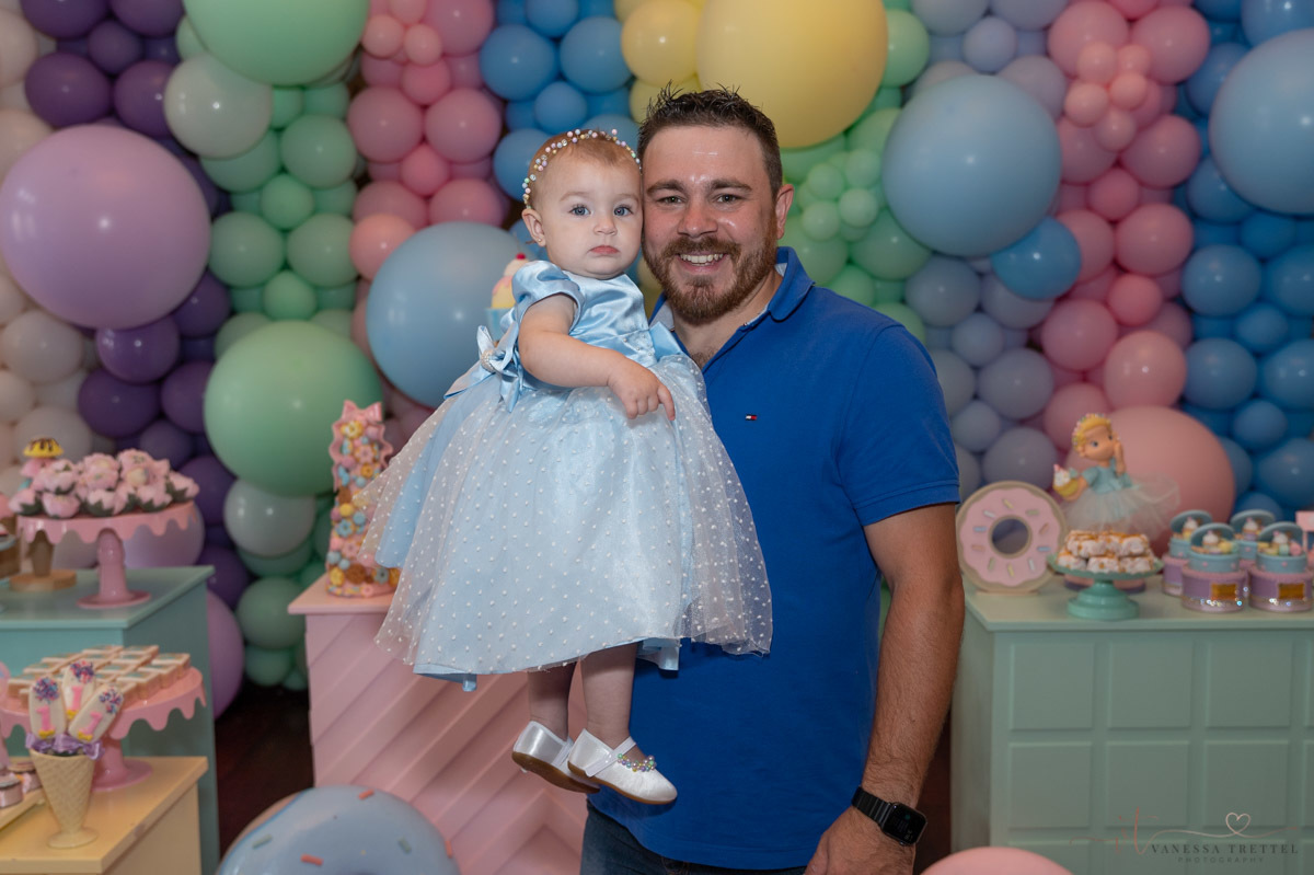 1st year birthday party
1st year photos
candy photography
Vanessa Trettel Photography
family photographer