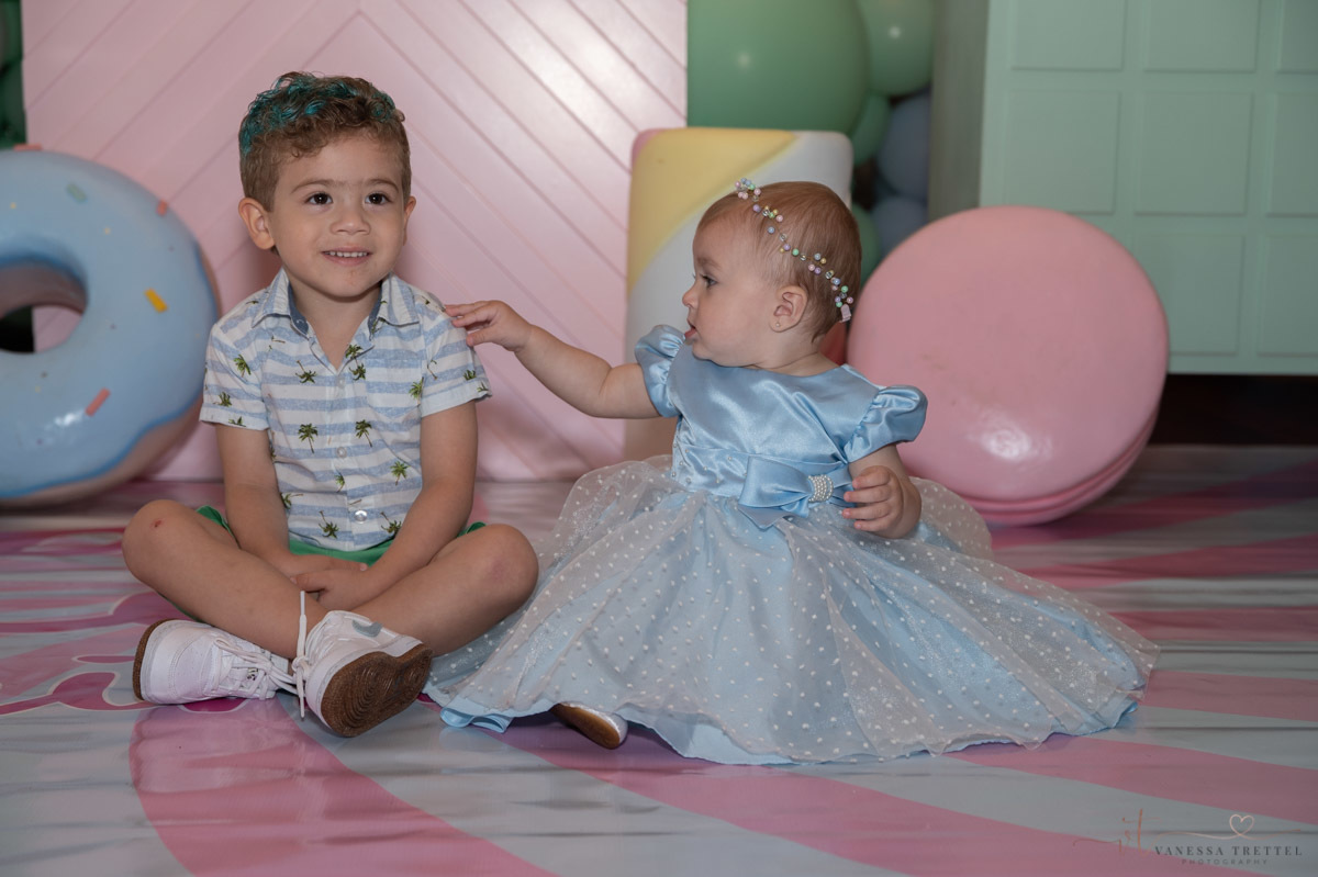 1st year birthday party
1st year photos
candy photography
Vanessa Trettel Photography
family photographer