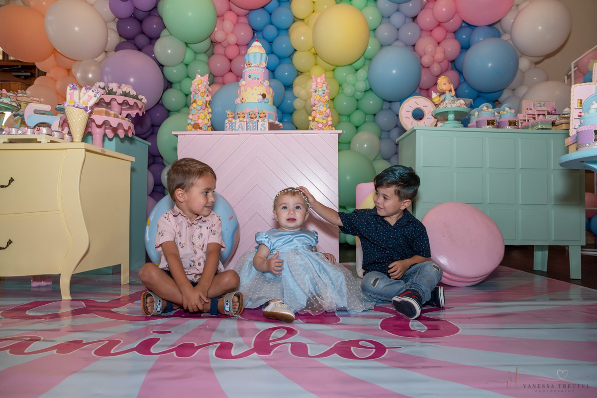 1st year birthday party
1st year photos
candy photography
Vanessa Trettel Photography
family photographer