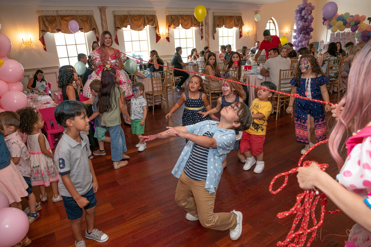 1st year birthday party
1st year photos
candy photography
Vanessa Trettel Photography
family photographer