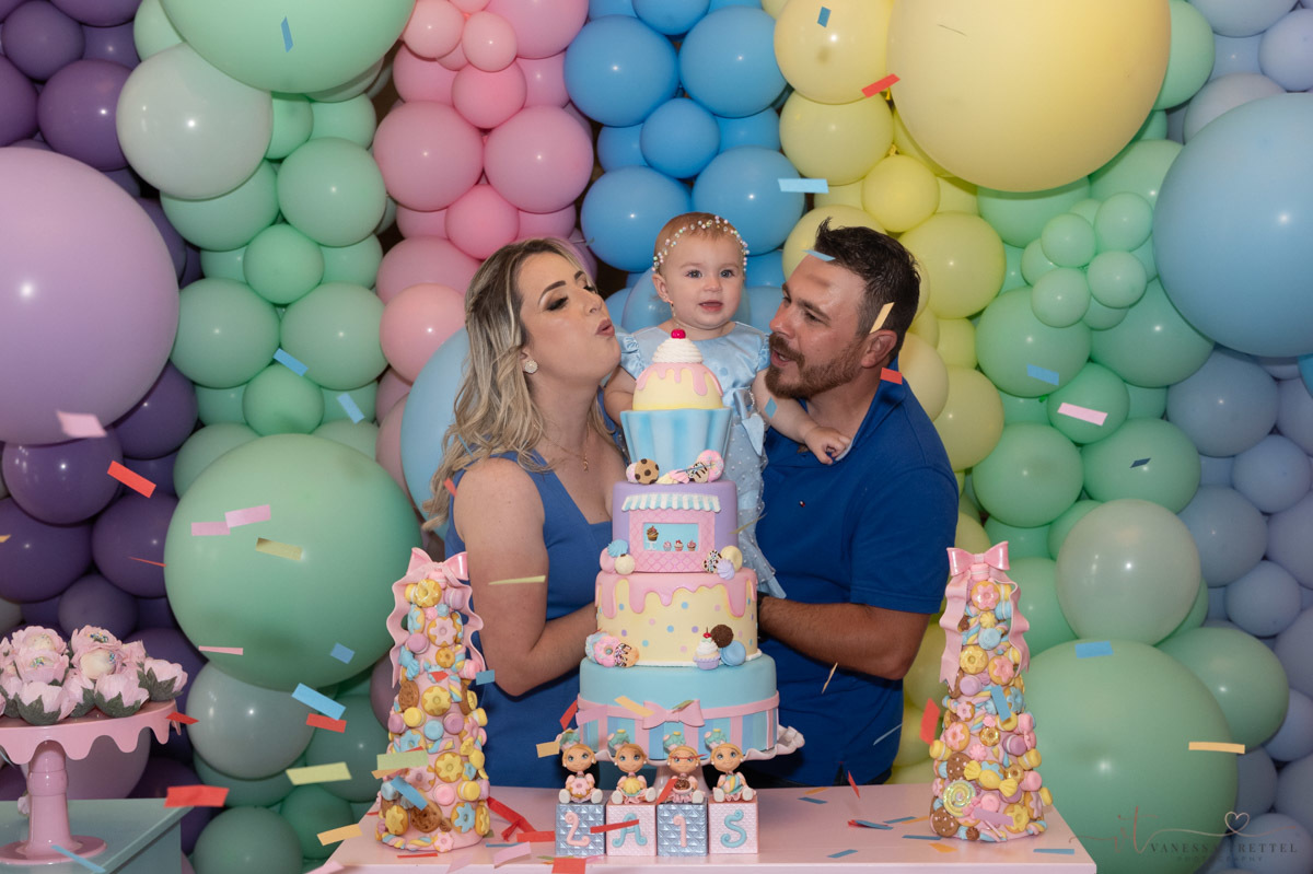 1st year birthday party
1st year photos
candy photography
Vanessa Trettel Photography
family photographer