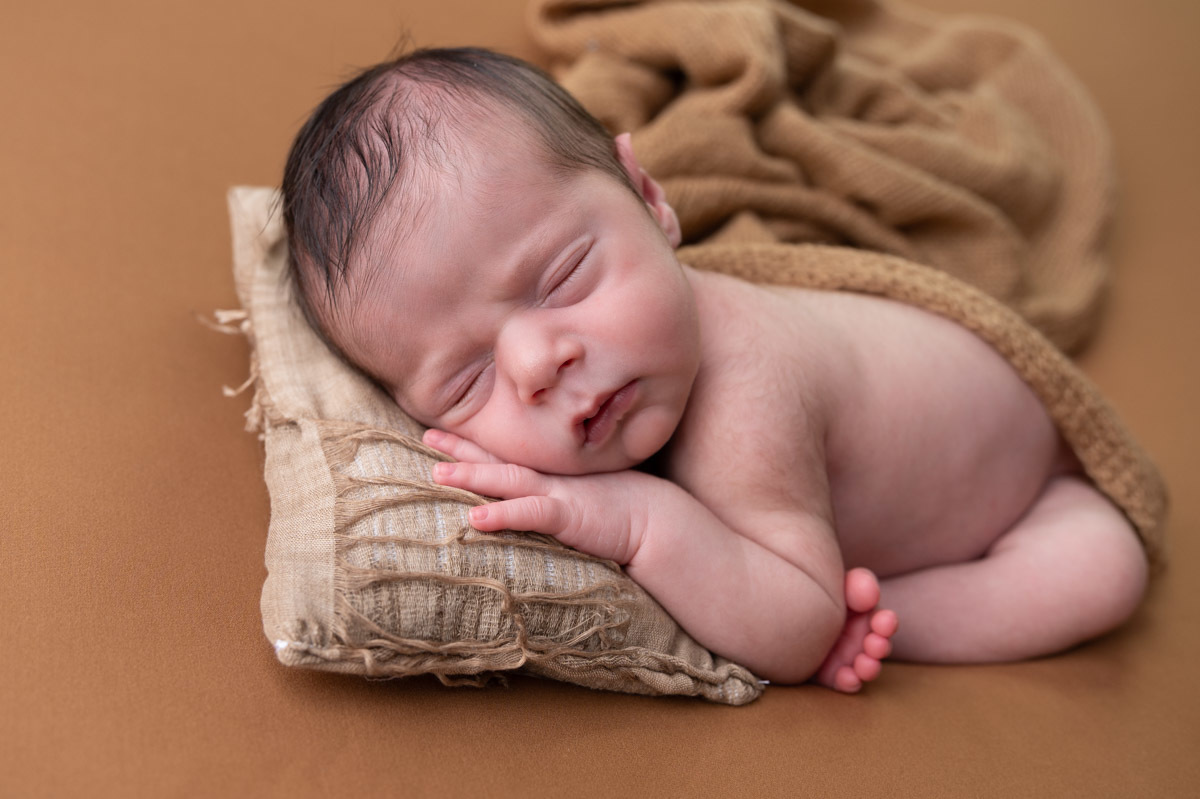 newborn photo CT
Koala pose
gray background girl 
Vanessa Trettel Photography
Ansonia, CT
newborn family photos
diy newborn photos
newborn photos near me
newborn hospital photos
baby boy newborn photos
studio newborn photos
when to take newborn photos