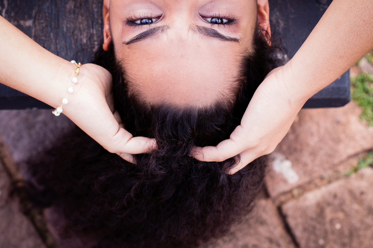 Um olhar tao centrado para que foce bem fotografada para seu book de 15 anos