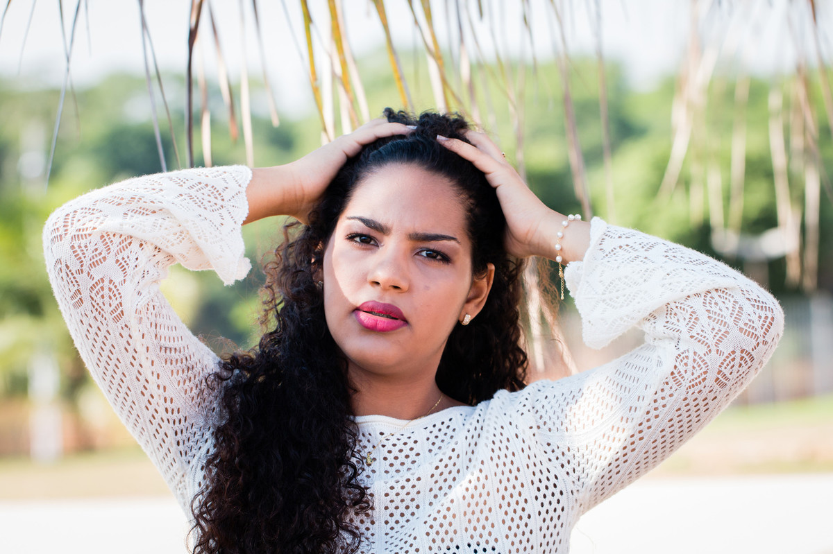 Um olhar tao centrado para que foce bem fotografada para seu book de 15 anos