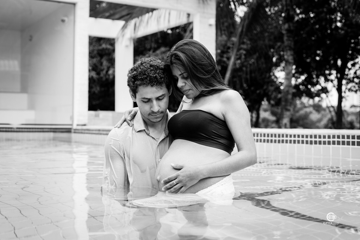 Book de gestante dentro da piscina muito lindo em Rondonópolis MT