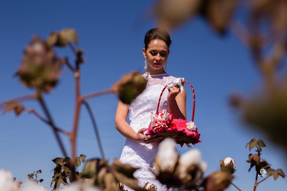 Fotografia de noiva em plantação de algodão em Campo Verde MT