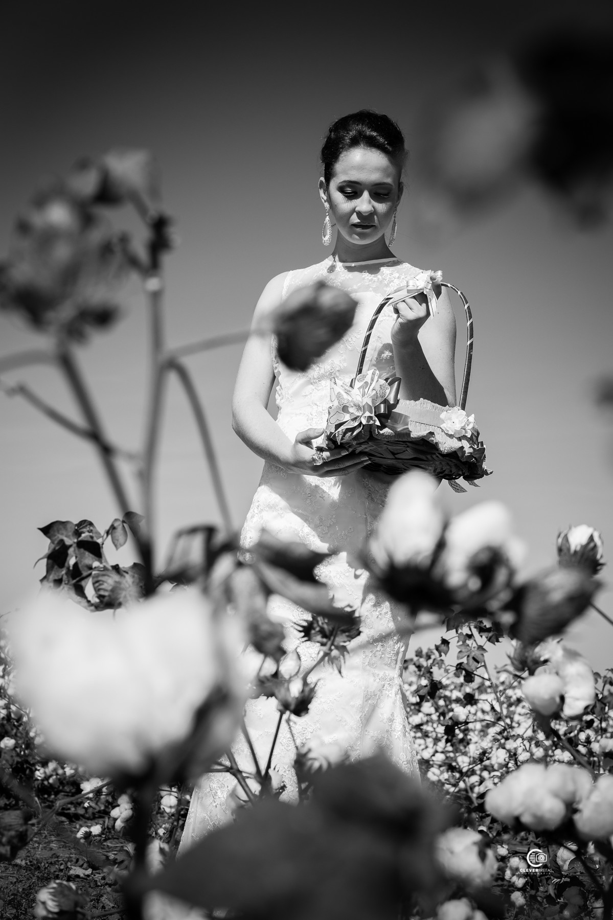 Fotografia de noiva em plantação de algodão em Campo Verde MT