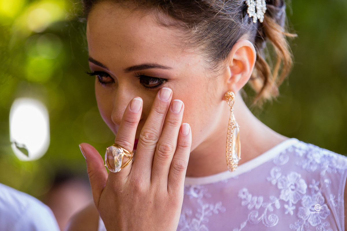Fotografia perfeita da noiva chorando