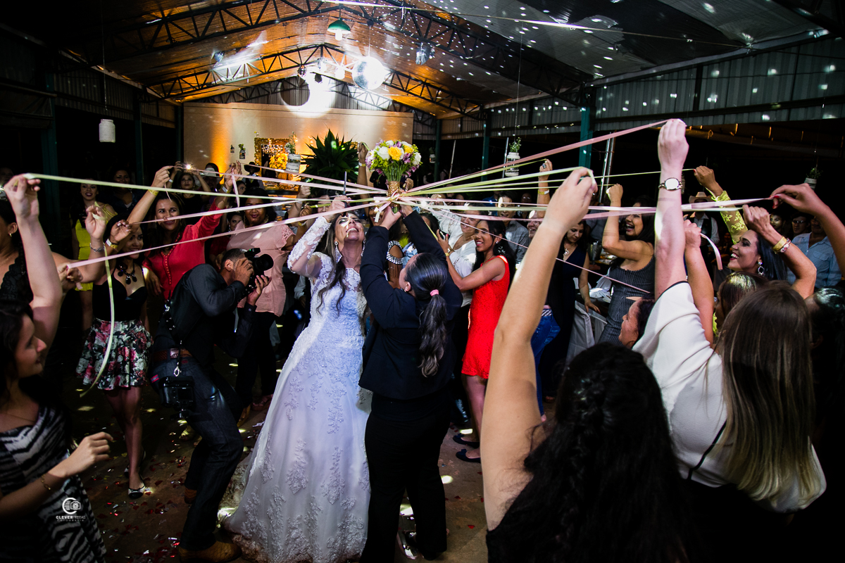Na cidade de Rondonopolis mt a fotografia de casamento country e lindo.