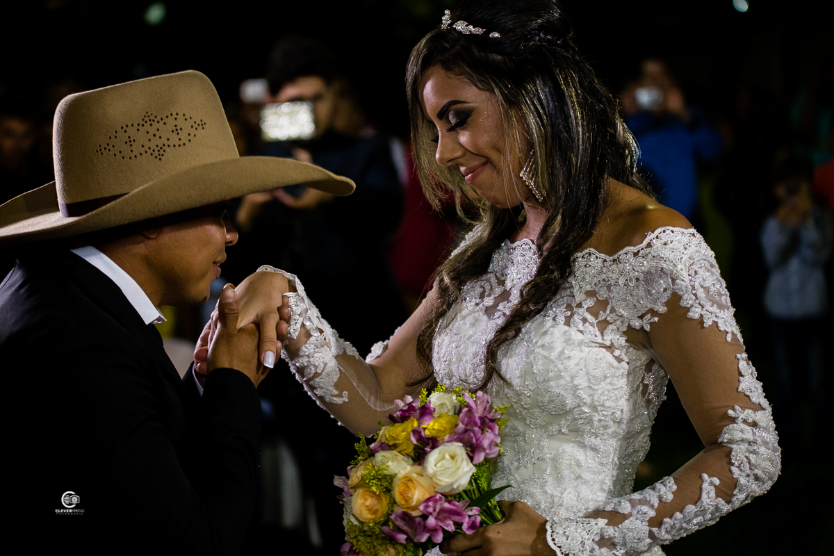 Na cidade de Rondonopolis mt a fotografia de casamento country e lindo.