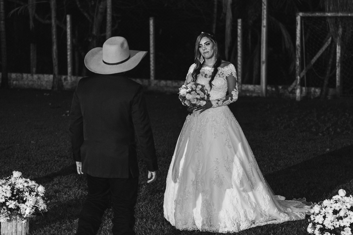 Na cidade de Rondonopolis mt a fotografia de casamento country e lindo.