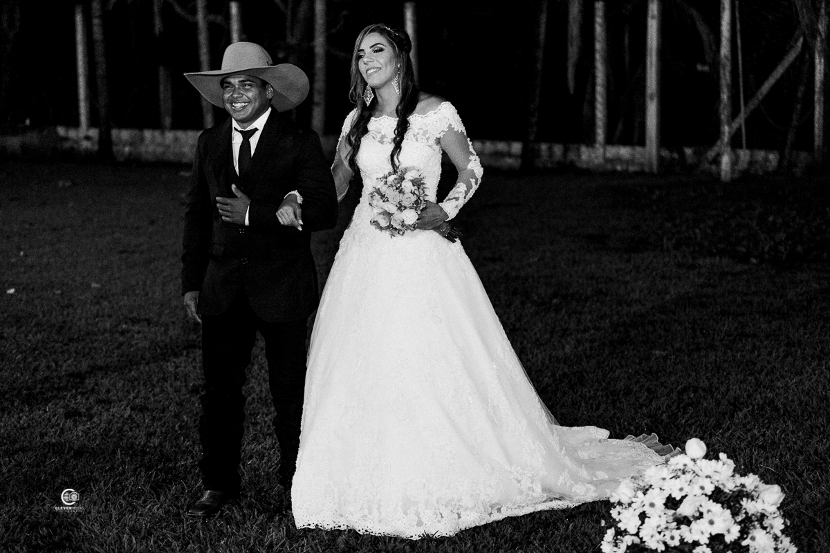 Na cidade de Rondonopolis mt a fotografia de casamento country e lindo.