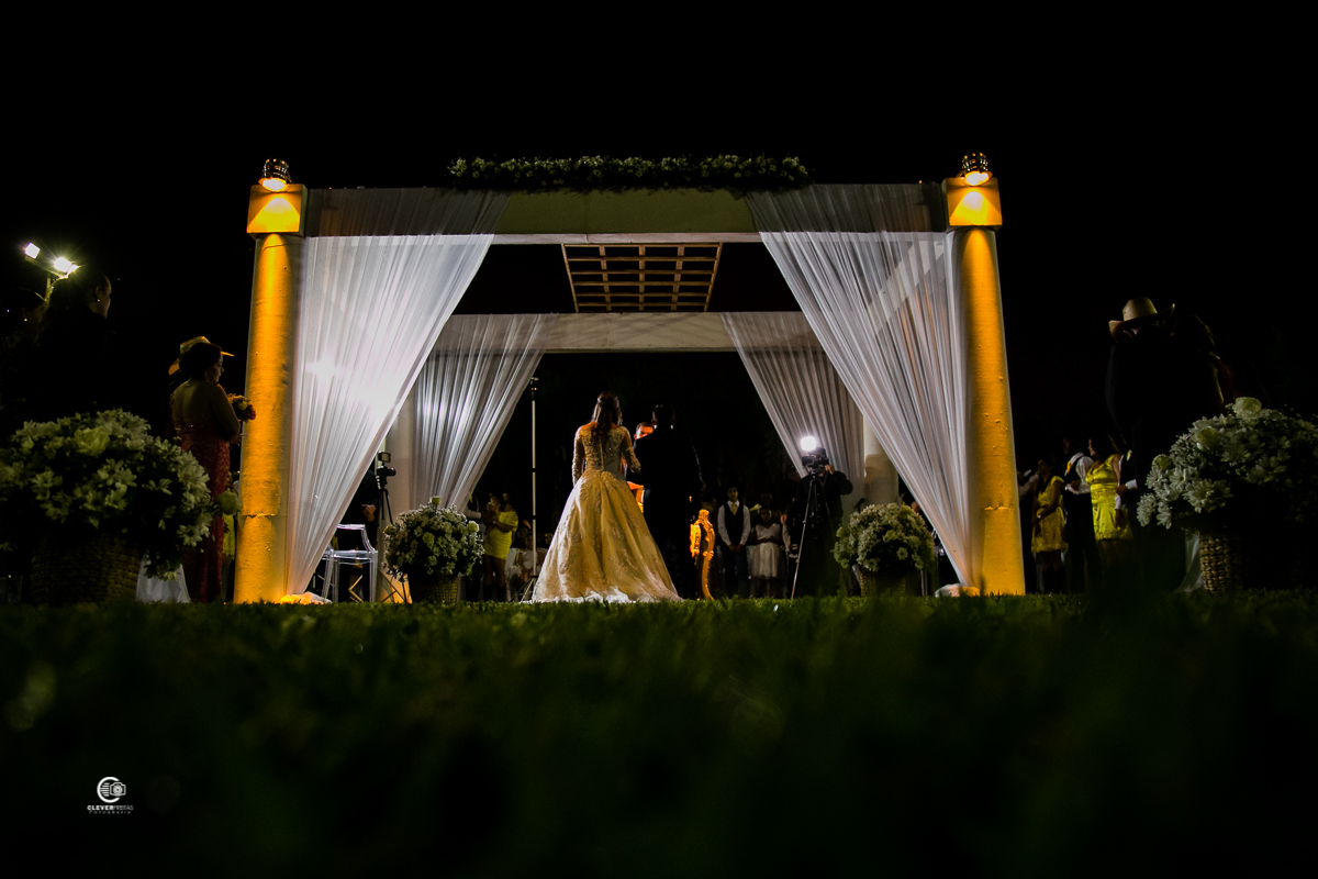 Na cidade de Rondonopolis mt a fotografia de casamento country e lindo.