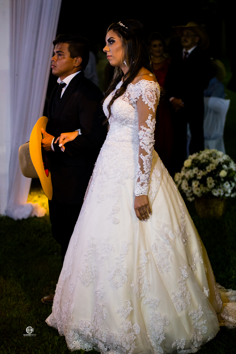 Na cidade de Rondonopolis mt a fotografia de casamento country e lindo.