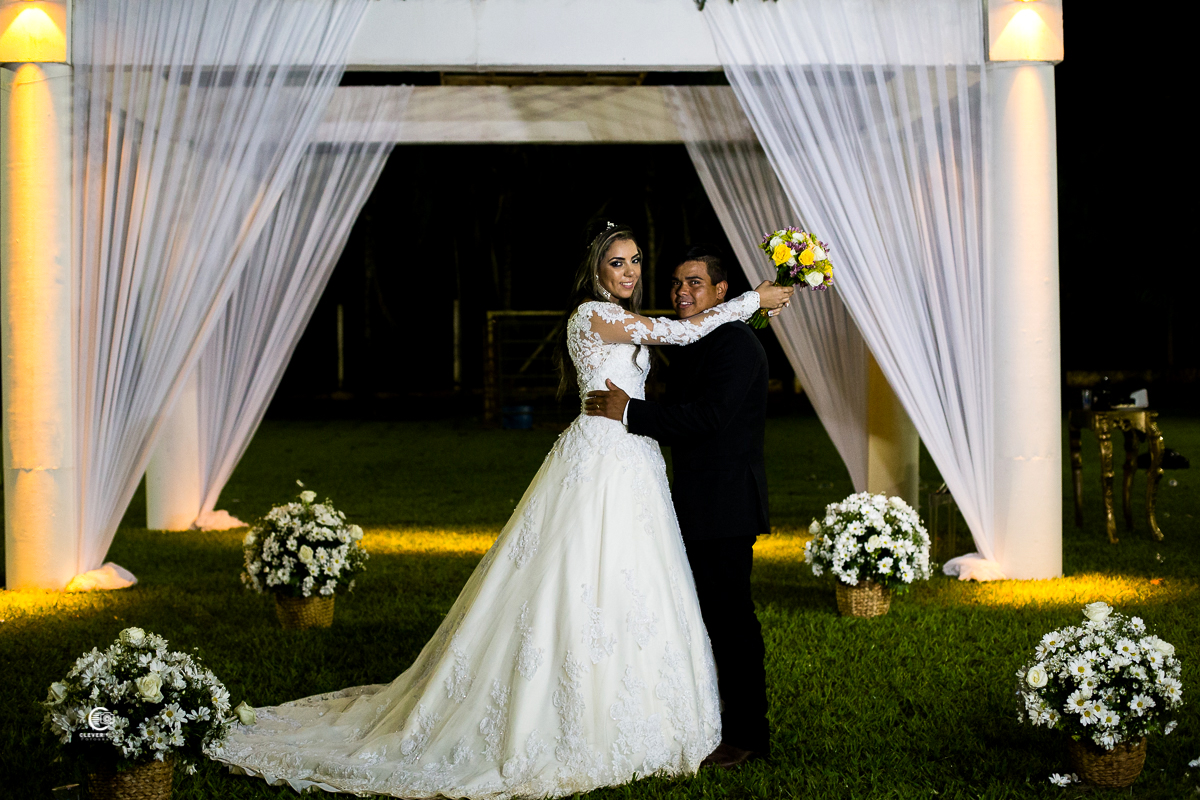 Na cidade de Rondonopolis mt a fotografia de casamento country e lindo.