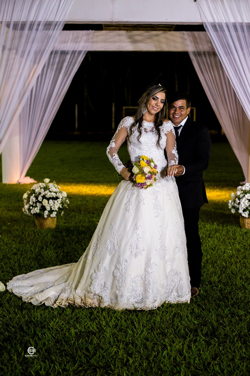 Na cidade de Rondonopolis mt a fotografia de casamento country e lindo.