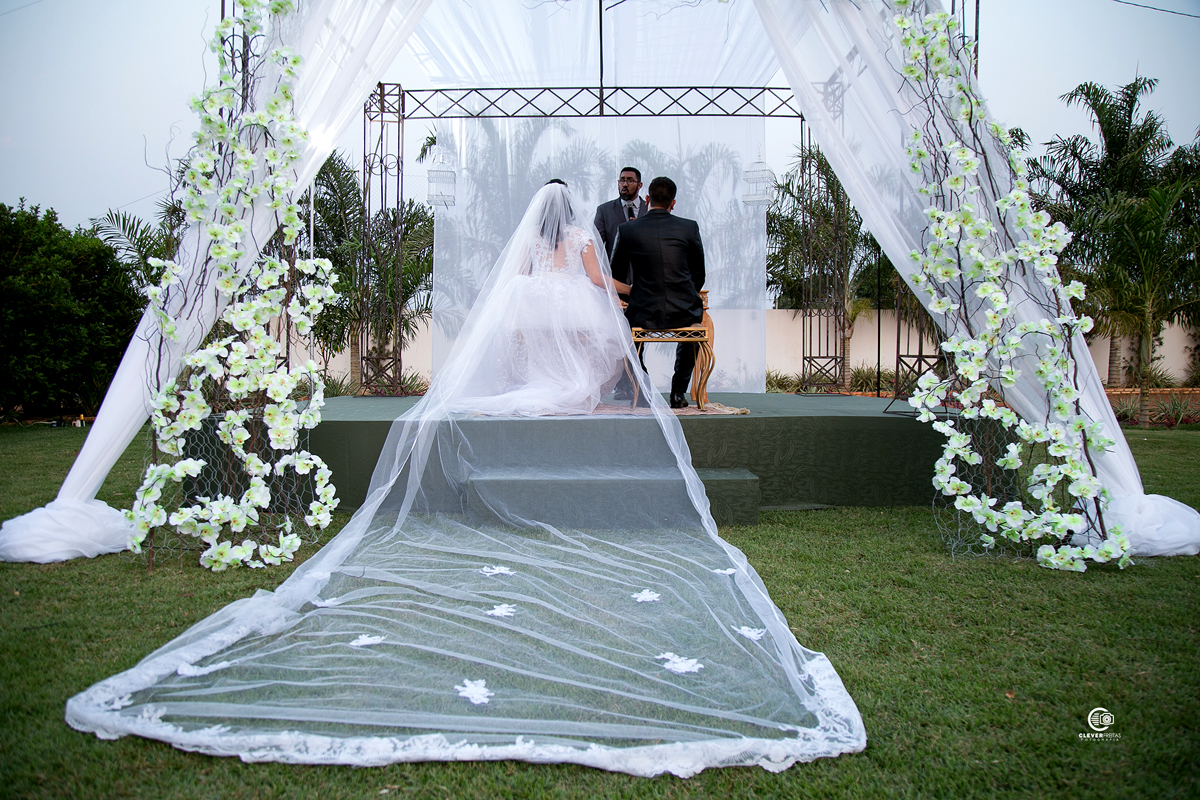 Véus de Noiva lindo - durante o dia