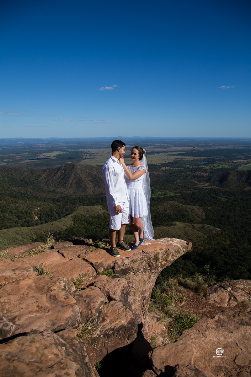 Noivo em um penhasco em Chapada dos Guimarães-MT