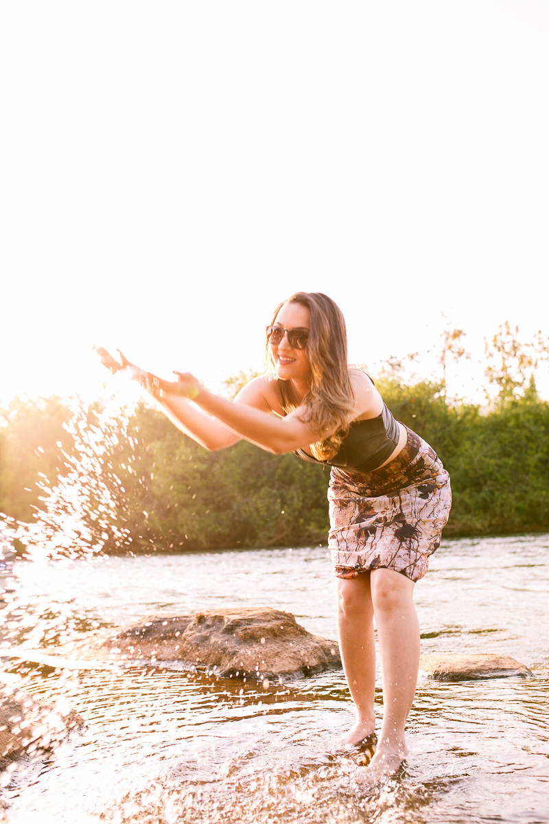 água no contra lus em ensaio ao por do sol 
