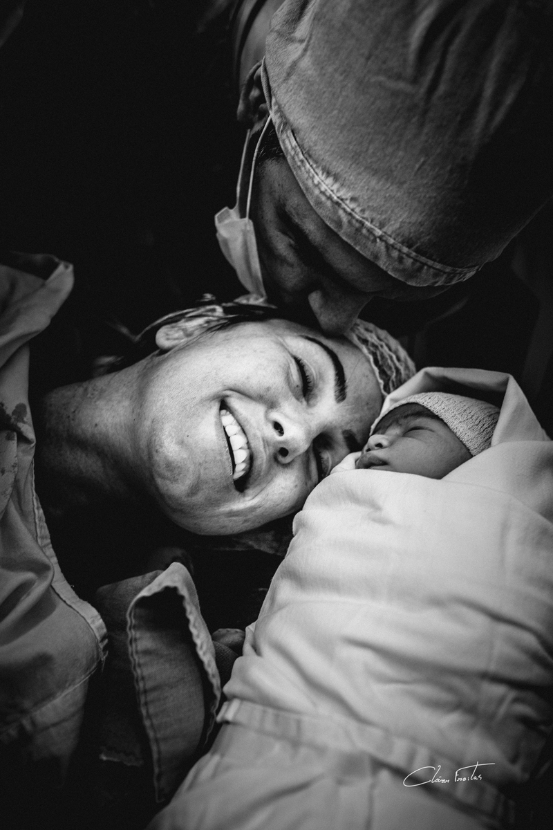 Fotografo: Cléver Freitas Mamãe: Greice Daniele Papai: Erik Valeriano Filha: Isabela Obstetra: Larissa Fonseca - Pediatra: Rafael Almeida - Parto nascimento 