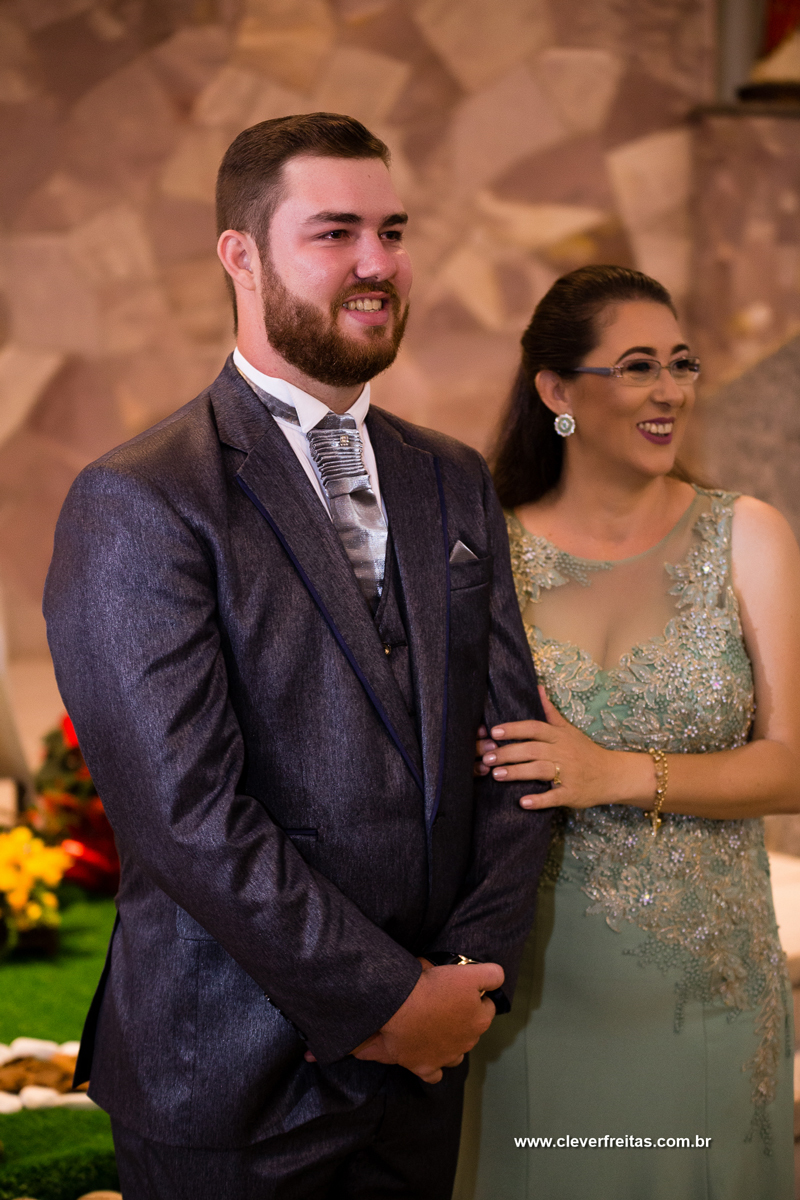 Rondonópolis Mato Groso MT Decoração: Eliane Viana Assessoria + cerimonial: Lia Local de eventos: Igreja capela Rosa Mística Fotografia de casamento: Clever Freitas