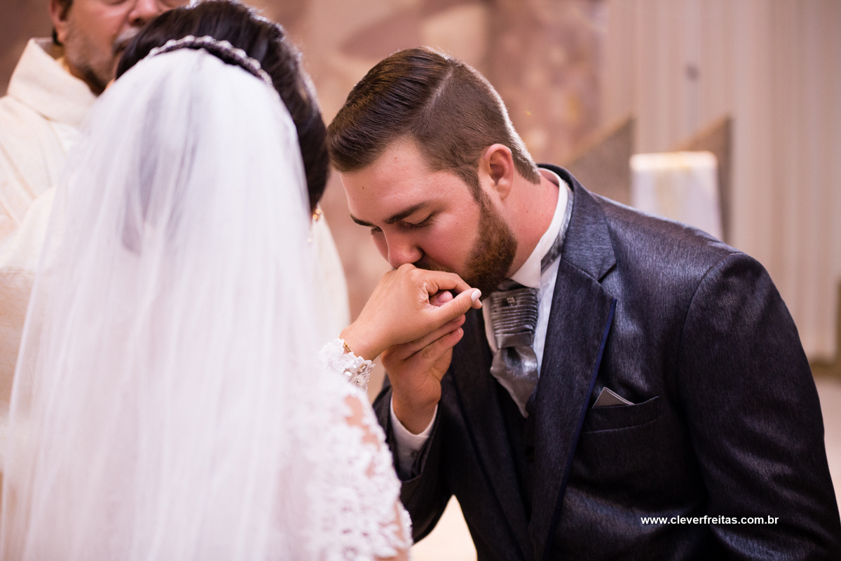 Rondonópolis Mato Groso MT Decoração: Eliane Viana Assessoria + cerimonial: Lia Local de eventos: Igreja capela Rosa Mística Fotografia de casamento: Clever Freitas