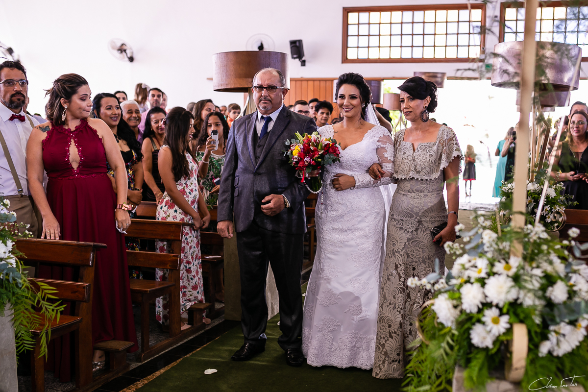 Entrada da noiva na igreja Santa Cruz