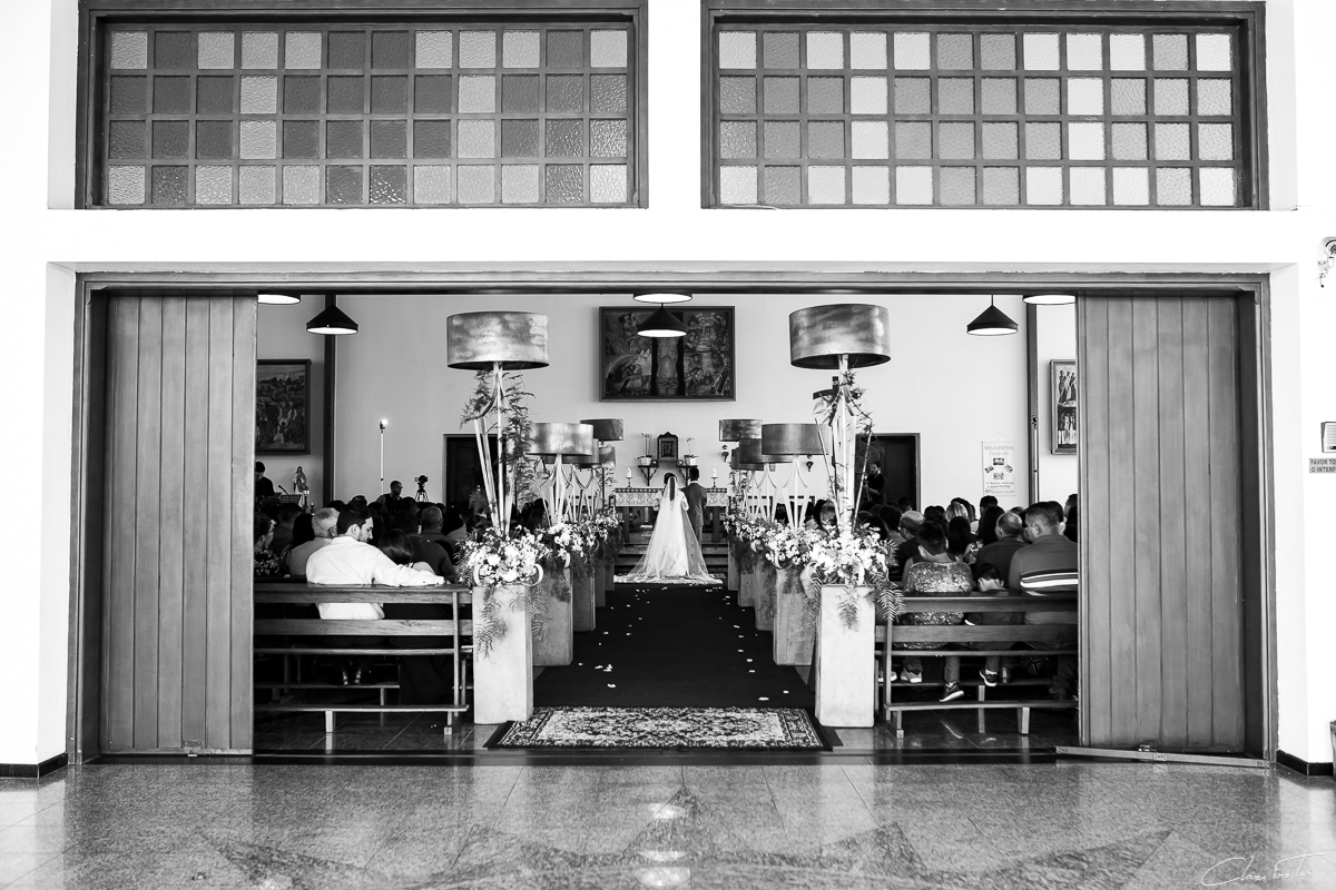 Entrada da noiva na igreja Santa Cruz