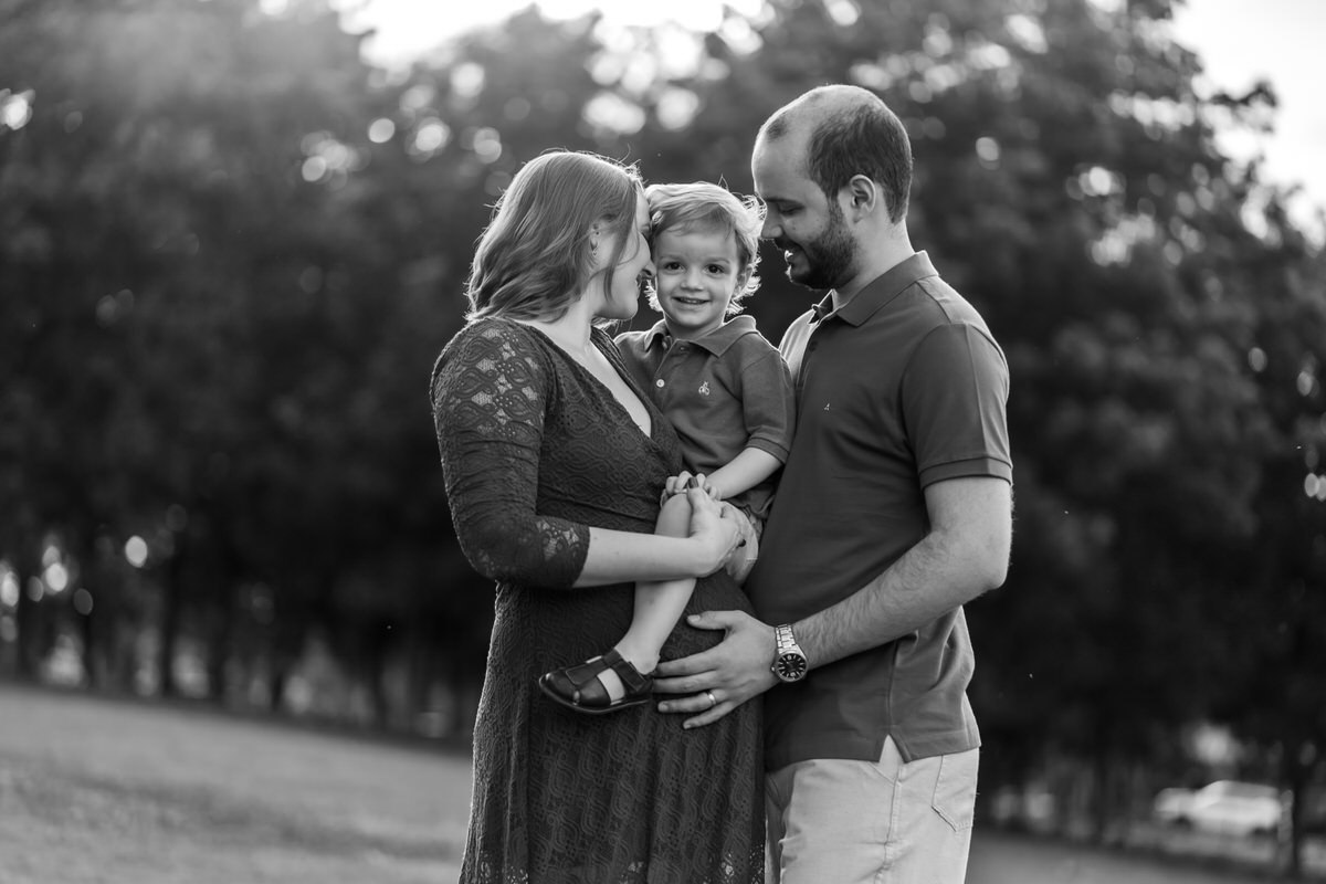 gestante-emanuelle-por-do-sol-espaço-bem-viver-ar-livre-Rondonópolis-mt-fotografia-de-família-gestação-Cléver-Freitas